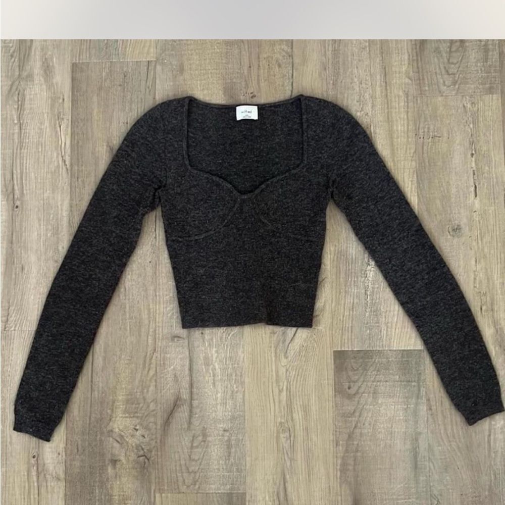 Aritzia Dark Gray Long Sleeve Crop Top